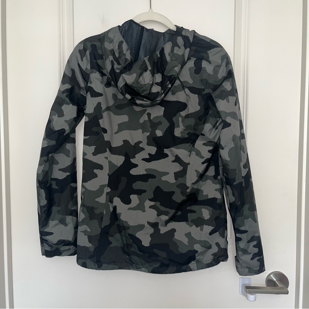 Columbia Black and Gray Camouflage Rain Jacket - Picture 5 of 5